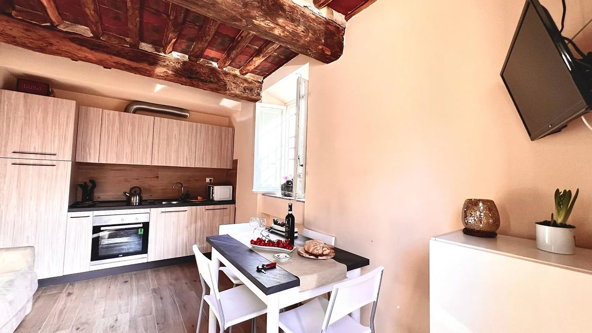 Casina Ousman Apartment Lucca Italy